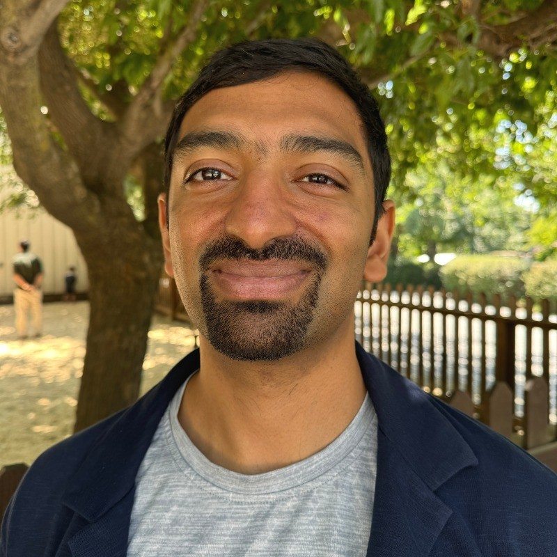 Portrait of Vasanth Mohan outdoors.